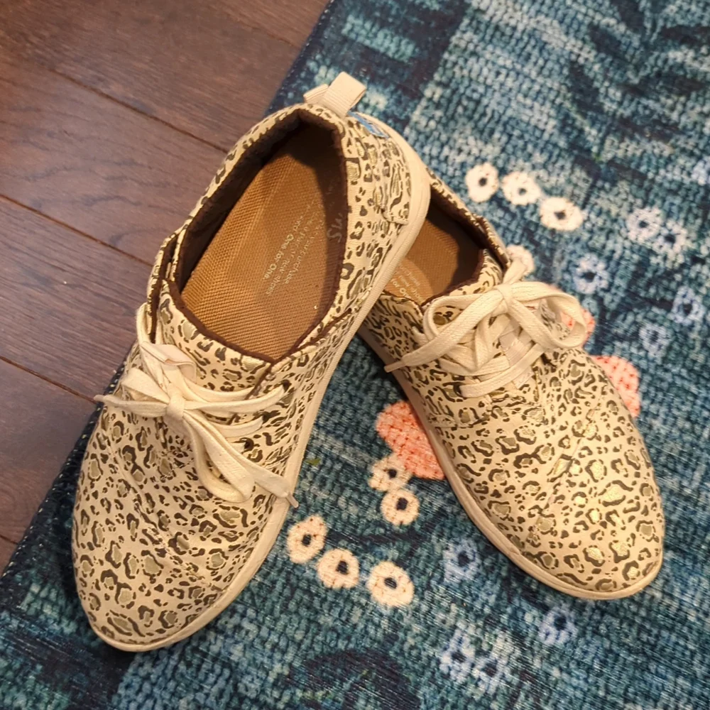 EUC Toms cheetah print sneakers size 8 - Picture 2 of 7